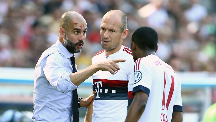 Vor dem Saisonstart haben die Bayern noch ein bisschen was zu besprechen.