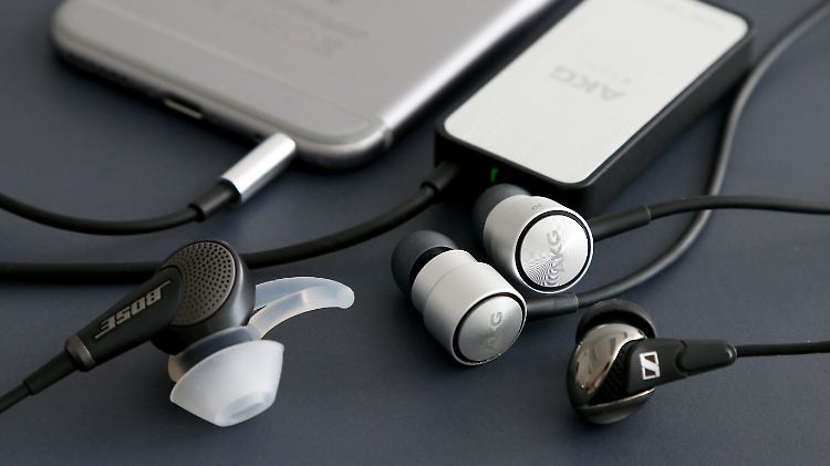 In-Ear-Kopfhörer mit aktiver Geräuschunterdrückung schaffen unterwegs Ruhe.
