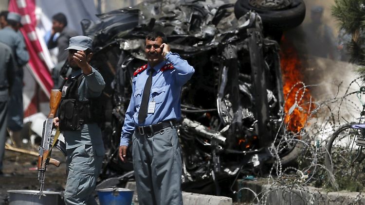 Der Anschlag legt den Flugbetrieb am Kabuler Flughafen für mehrere Stunden lahm.