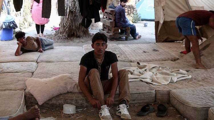 Auf der Insel Kos leben Flüchtlinge unter katastrophalen Bedingungen: die 470 Millionen aus Brüssel werden in Griechenland dringend gebraucht.
