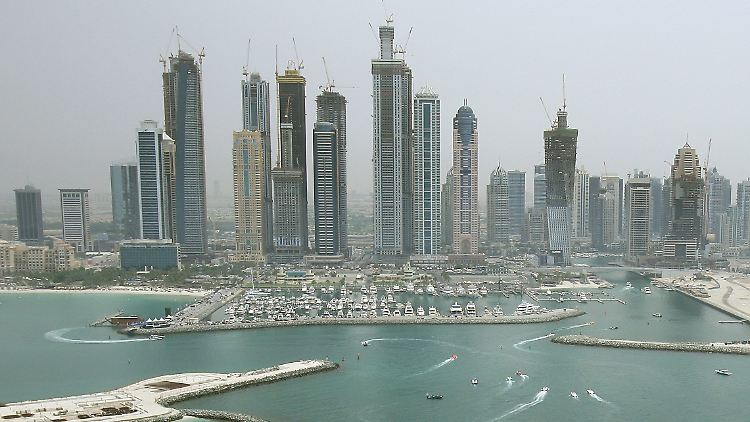 Ein Mann verhindert in Dubai die Rettung seiner eigenen Tochter - er hat Angst um ihre Ehre, sollte ein fremder Mann sie berühren.