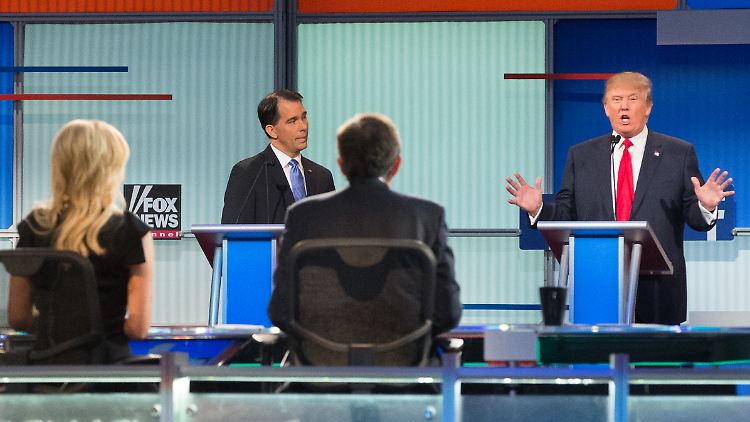 Donald Trump - hier bei der Debatte am Donnerstag - liegt bei Umfragen unter den republikanischen Wählern klar vorn.