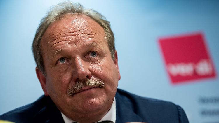 Bsirske kann gute Nachrichten verkünden.