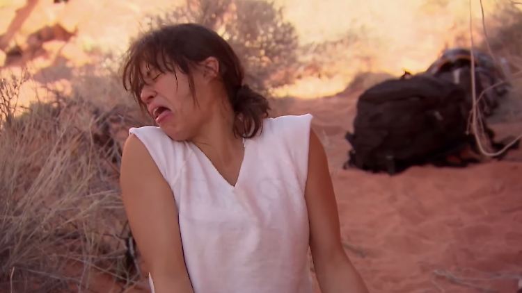 Michelle Rodriguez schmeckt ihr Urin nicht. Das hat sie bei "Running Wild With Bear Grylls" gelernt.