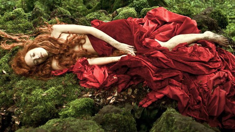 "Das Märchen der Märchen": Eine Frau erwacht aus einem Traum und nichts ist mehr, wie es war.