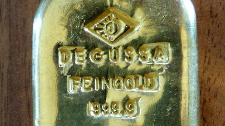 Der gefundene Goldbarren vom Königssee. Die Nummer wurde offenbar absichtlich abgekratzt. Das LKA soll nun versuchen die Herkunft des kostbaren Fundes zu klären.