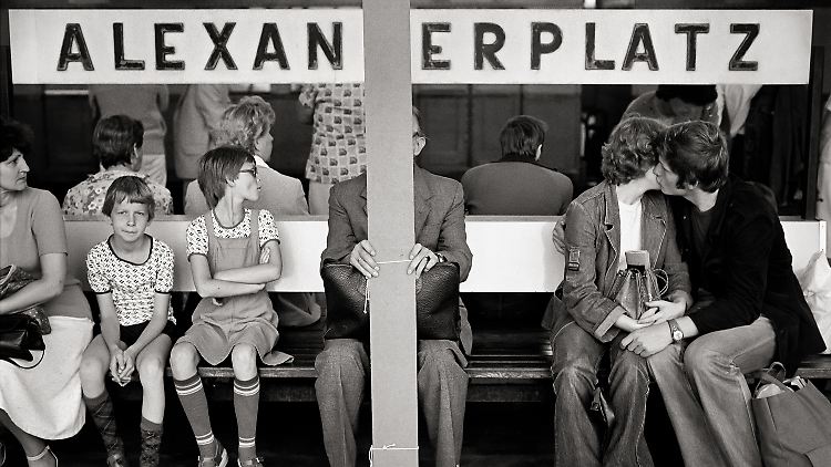 S-Bahnsteig Alexanderplatz, Ost-Berlin, 1980.