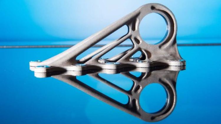 Gewichtsvorteile von bis zu 55 Prozent verspricht der 3D-Druck. Im Bild: eine Landeklappenführung für den A350.