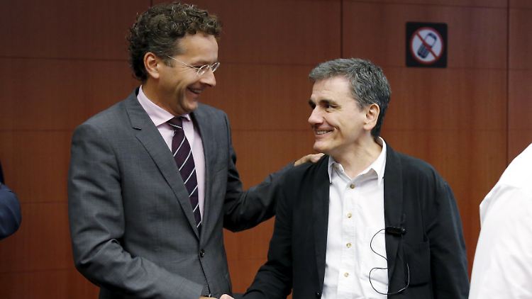 Man gibt sich betont entspannt: Jeroen Dijsselbloem mit dem griechischen Finanzminister Euklid Tsakalotos.