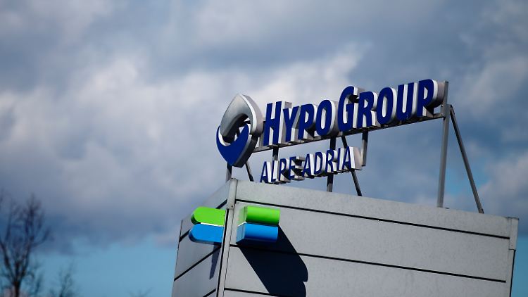 Deutsche Banken wollen die österreichische Skandalbank Hypo Alpe Adria nicht so leicht vom Haken lassen.