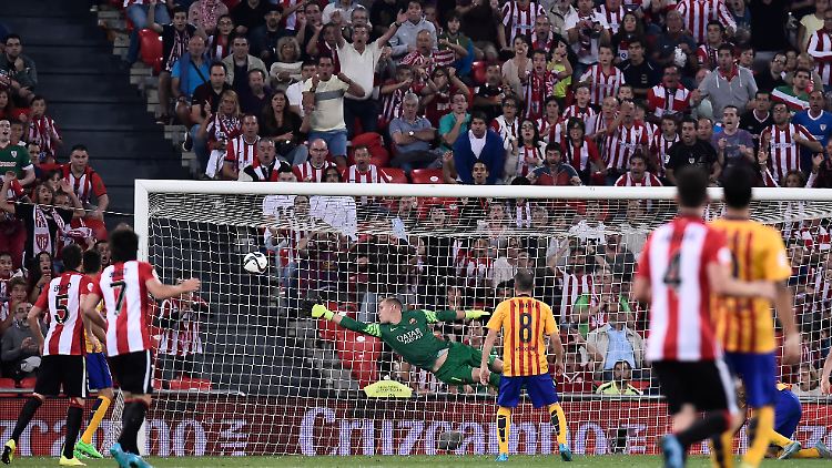 Marc-Andre ter Stegen kassierte im Barcelona-Tor zum zweiten Mal in Folge vier Tore - der erste Gegentreffer fiel aus 47 Metern.