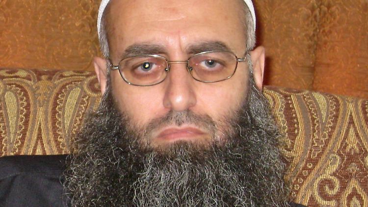 Der gesuchte Salafisten-Scheich Ahmed al-Asir 2012 im Libanon.