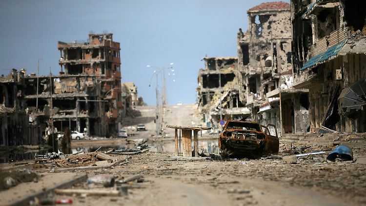 Libyen versinkt seit dem Sturz von Gaddafi im Chaos. In Sirte breiten sich  immer mehr Dschihadisten des "Islamischen Staats" aus. Mit äußerster Gewalt gehen sie gegen libysche Stämme vor.