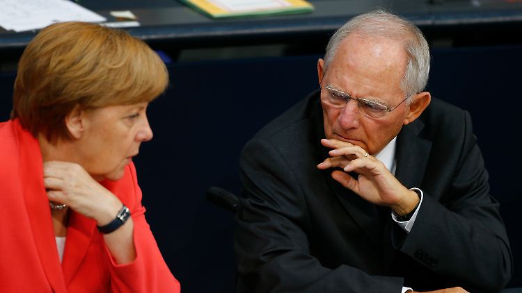 Kanzlerin Angela Merkel und Finanzminister Wolfgang Schäuble wollen in der eigenen Fraktion nicht wieder so viele Abweichler bei der Griechenland-Abstimmung haben.