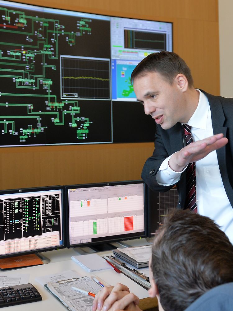 Geschäftsführer Dirk Biermann im 50Hertz Transmission Control Center.