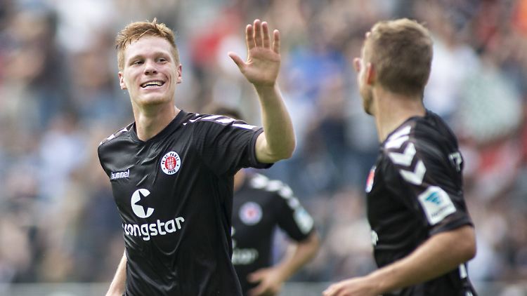 Nach dem Fast-Abstieg in der Vorsaison spielt der FC St. Pauli bislang erfrischend erfolgreich oben mit.