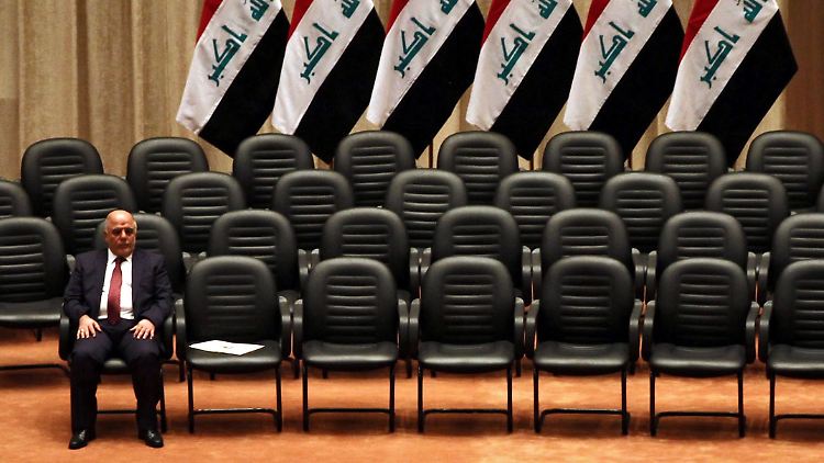 Haidar al-Abadi schafft vier Ministerien und ein Drittel der Kabinettsposten ab.