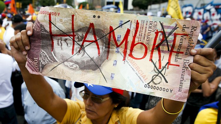 "Hunger": Eine Frau protestiert in Caracas gegen Venezuelas Präsidenten.