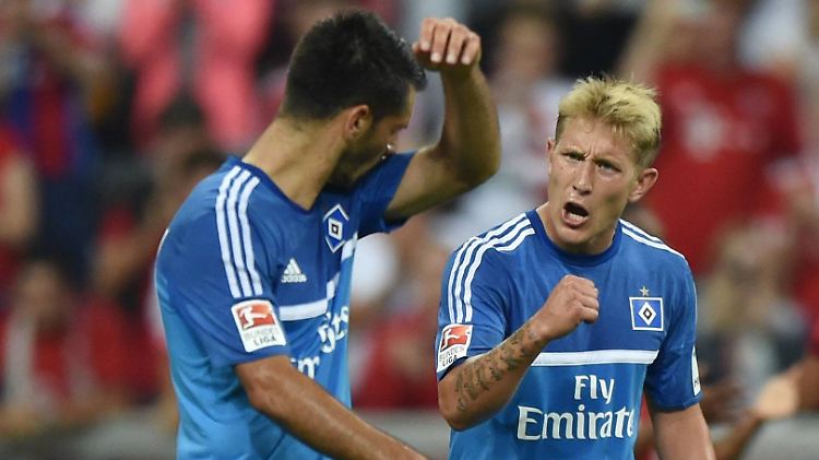 Verstehen sich offenbar noch nicht ganz so gut: Die HSV-Profis Emir Spahic und Lewis Holtby.