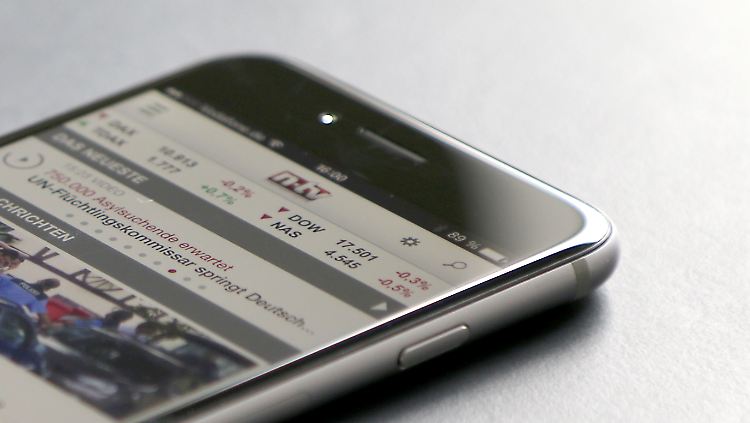 Das Displayglas des iPhone 6 ist leicht gewölbt - Apples Patent geht aber viel weiter.