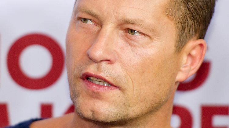 "Ich find' das so geil, Ihren süffisanten Blick, weil Sie mich jetzt vorführen wollen", sagt Schweiger zu Scheuer.
