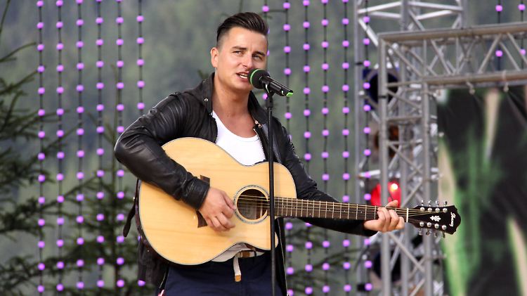 "Bauern-Bua" Andreas Gabalier fordert eine öffentliche Entschuldigung im Milch-Skandal.
