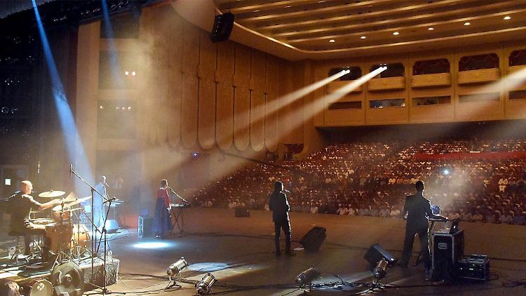 Der Konzertsaal versprüht einen ganz besonderen Charme - irgendwo zwischen DDR und "Blade Runner".