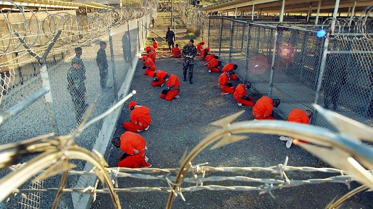 Für viele mit dem Selbstverständnis eines demokratischen Rechtsstaates unvereinbar: das Gefangenenlager Guantanamo Bay.