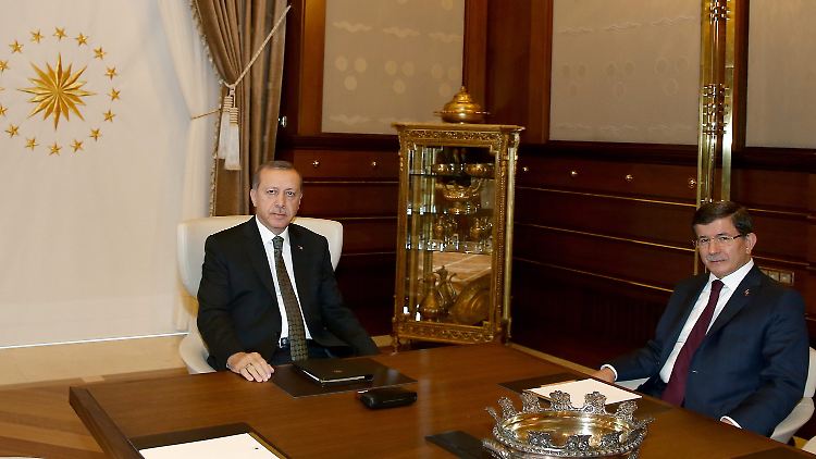 Erdogan und Davutoglu müssen nach neuen Wegen suchen.