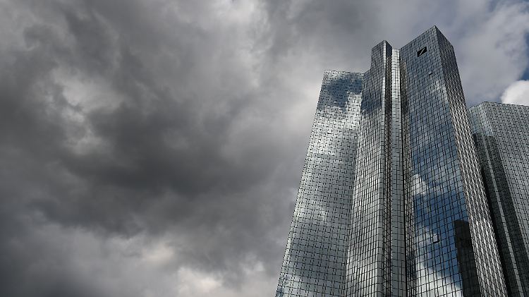 Aus Sorge vor möglichen Rechtsverstößen hat die Deutsche Bank die Produkte ihrer Tochter Sal.Oppenheim durchleuchten lassen.