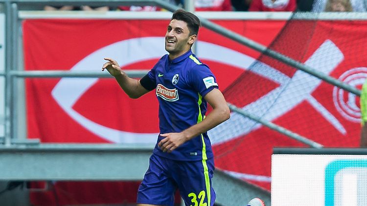 Das war das 1:0 für Freiburg: Vincenzo Grifo freut's.