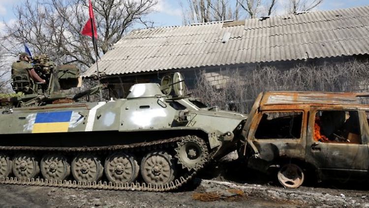 Poroschenko will 400 Fahrzeuge und weiteres Kriegsgerät in den Donbass schicken.