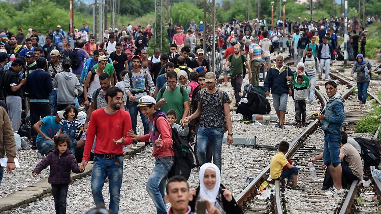 Von Mazedonien aus geht es für viele Geflohene mit dem Zug direkt weiter Richtung Serbien.