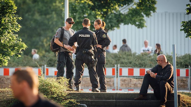 Unkontrolliert darf sich niemand mehr der Flüchtlingsunterkunft nähern.