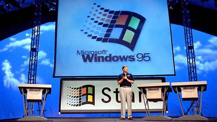 Bill Gates bei der Präsentation von Windows 95