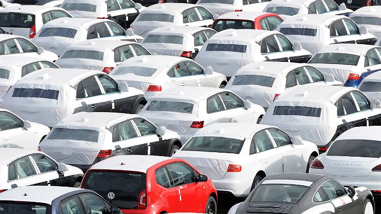 VW ist immer noch Marktführer in Deutschland. Doch die Absatzzahlen gehen leicht zurück. 