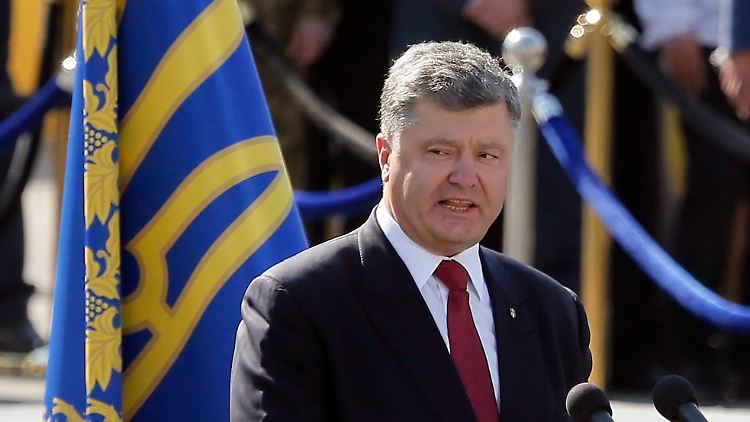 Petro Poroschenko reist nach Berlin, um mit Angela Merkel und François Hollande über die Krise zu beraten.