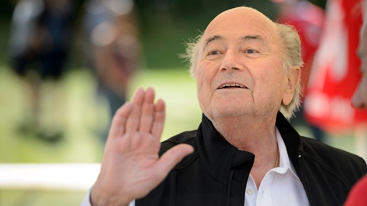 "Ich bin ehrlich. Ich bin sauber", versichert Joseph Blatter und weist alle Vorwürfe gegen die Fifa zurück.