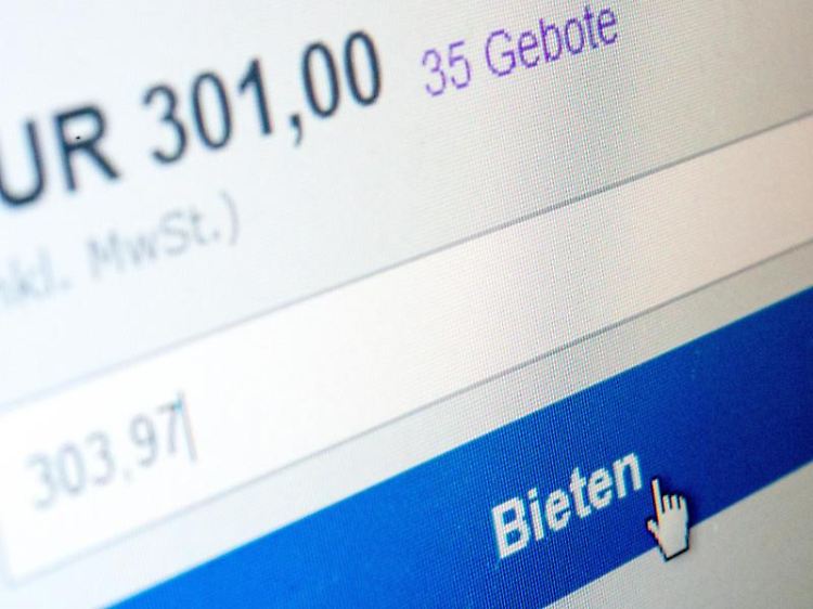 Soll ich oder soll ich nicht? Bei einer Online-Auktion spielen Emotionen oft eine große Rolle. Wer sie nicht im Griff hat, zahlt unter Umständen mehr, als er muss.