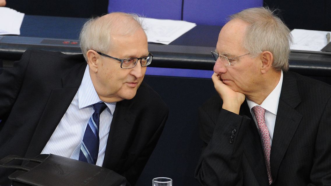 Minister Brüderle (l.) und Schäuble (r.): Beim Thema Banker-Boni sind bisher keine gesetzlichen Änderungen oder Ergänzungen geplant.