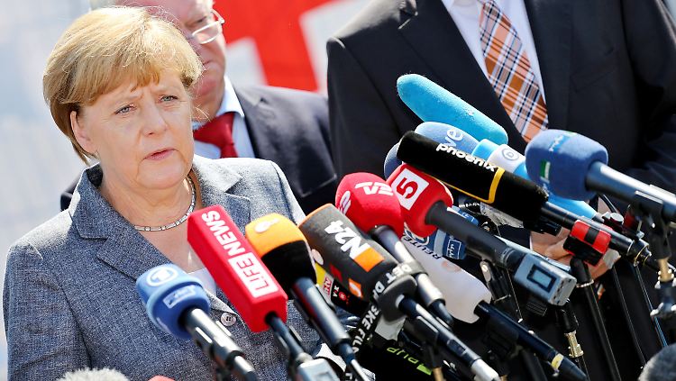 Mit den Demonstranten sprach die Kanzlerin nicht - es wäre vermutlich auch ein einseitiges Gespräch geworden.