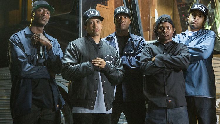 MC Ren (Aldis Hodge), DJ Yella (Neil Brown, Jr.), Dr. Dre (Corey Hawkins), Eazy-E (Jason Mitchell) and Ice Cube (O'Shea Jackson, Jr.) sind N.W.A. (v.l.).