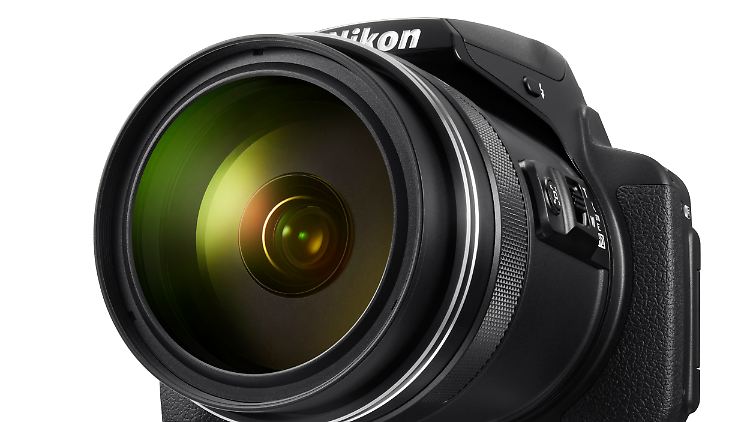 Die Nikon P900 mit 83-fachem Zoom gewinnt bei Stiftung Warentest. 