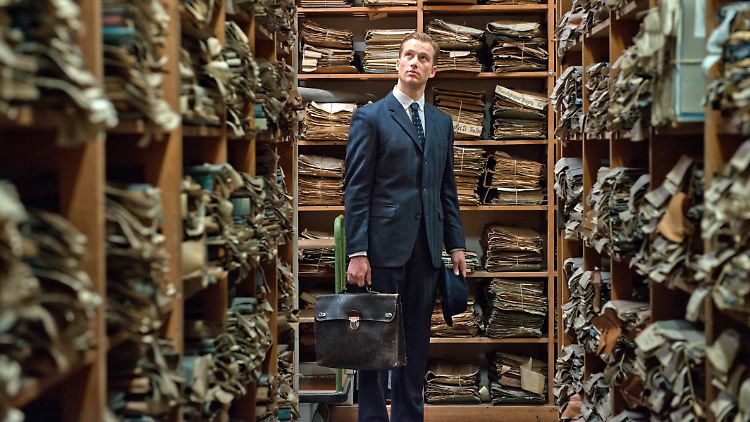 Oscarreif? Szene aus "Im Labyrinth des Schweigens" mit Alexander Fehling als Staatsanwalt Johann Radmann.