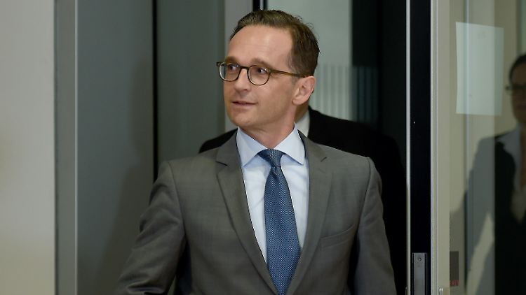 Justizminister Maas hat Facebook-Vertreter zu einem Gespräch eingeladen.