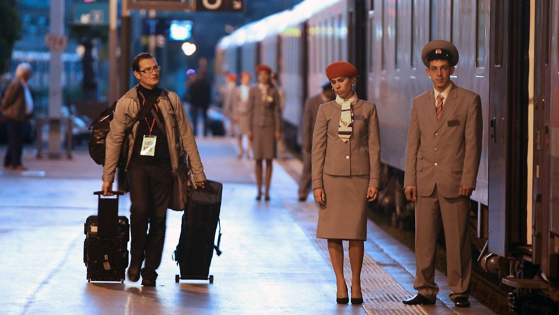 Nach langer Fahrt: Angestellte der "Russian Railways" nach der Ankunft in Nizza.