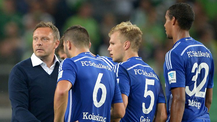 Bedient: André Breitenreiter nach dem Gastspiel seiner Schalke bei Pokalsieger Wolfsburg.