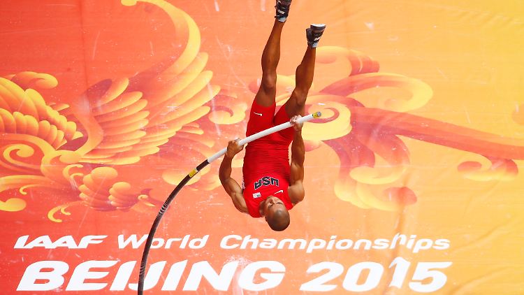 In allen Disziplinen einer der Besten: Ashton Eaton beim anspruchsvollen Stabhochsprung.