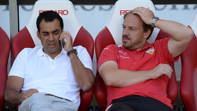 Irgendwann mochte VfB Trainer Alexander Zorniger nicht mehr hinsehen.