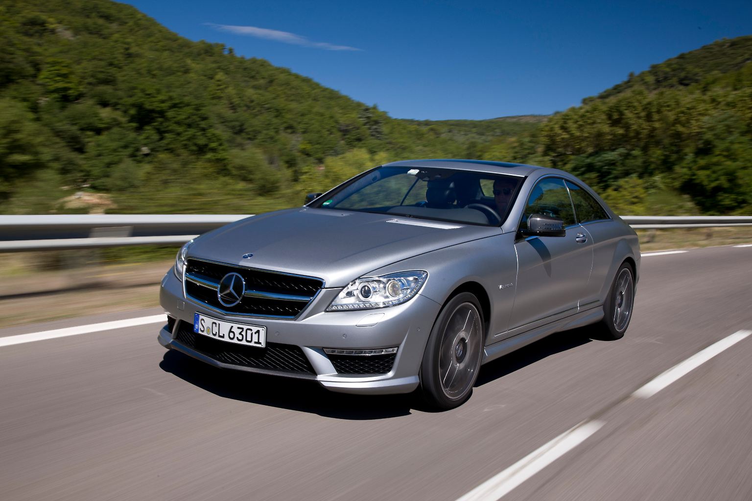 Eine Limousine auf Sport getrimmt. Keine leichte Aufgabe bei einem Fahrzeug mit einem Leergewicht jenseits der zwei Tonnen. Bei Mercedes ist AMG für solche Dinge zuständig. 